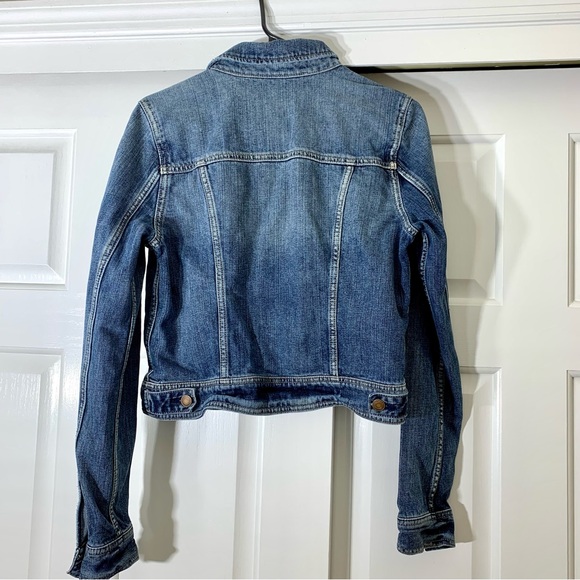 American Eagle “medium wash” slightly distressed jean jacket, size medium - Picture 2 of 7